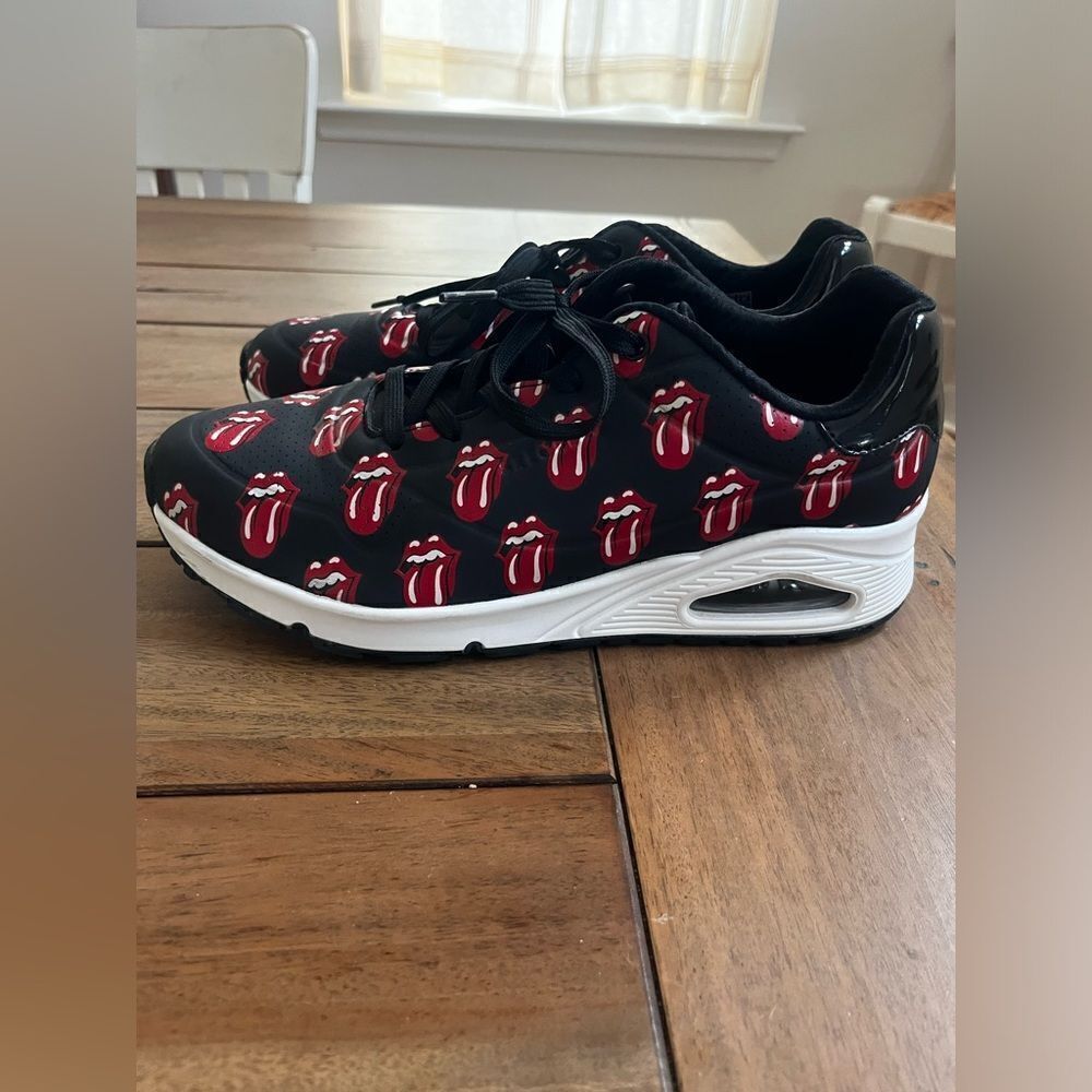 Rolling Stones Skechers Black Sneakers with classic stones mouth! Size 11 NWOT! - Picture 8 of 12